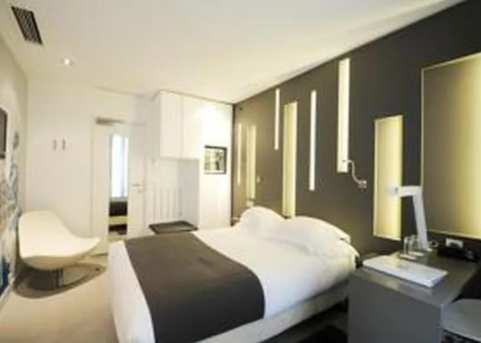 Arc De Triomphe EtoileHotel Parijs